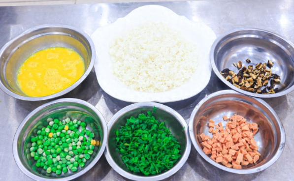 蛋炒饭是先炒蛋还是先炒饭?看看这个做法(图7) image.png